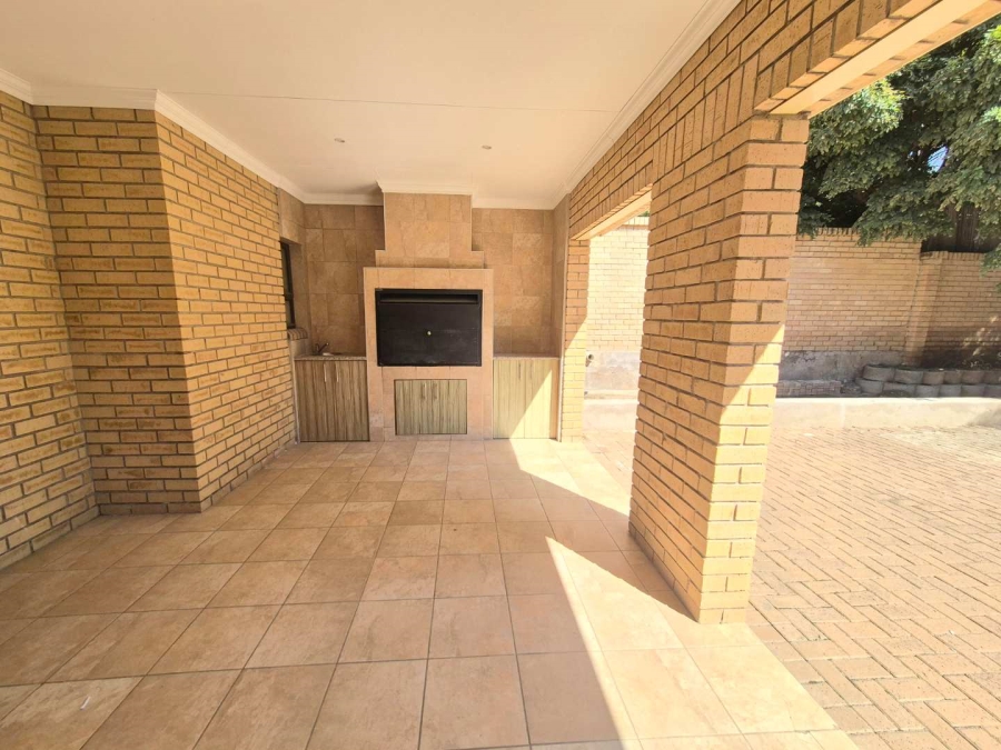 4 Bedroom Property for Sale in Heuwelsig Free State